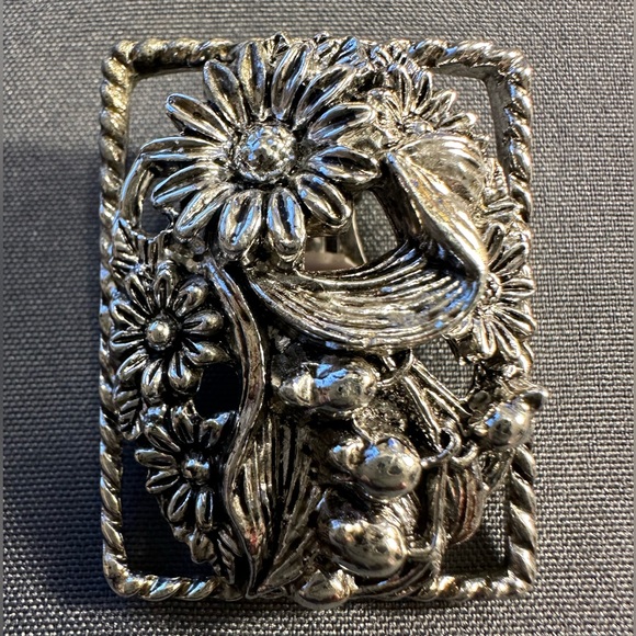 VINTAGE SARA COV BIG  IN THE SECRET GARDEN SILVERTONE CLIP-ON EARRINGS 1960-70'S - Picture 3 of 4